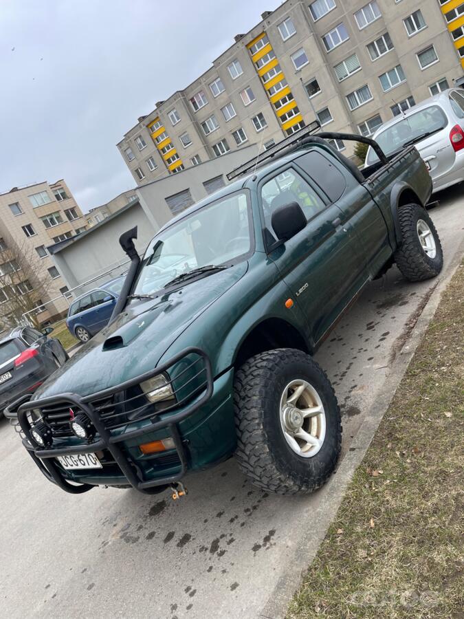 Mitsubishi L200 3 generation Pickup 4-doors