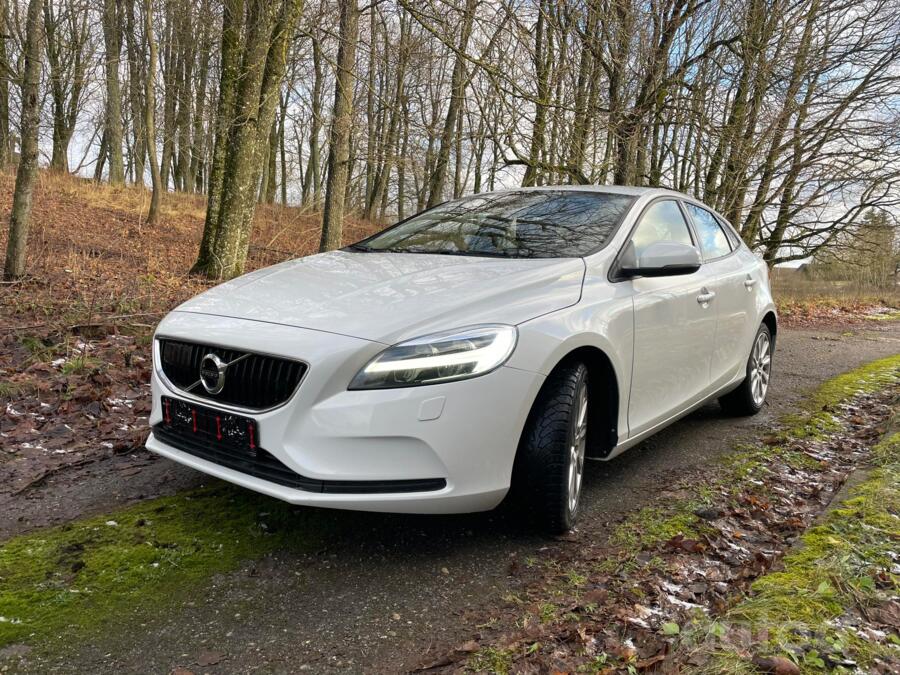 Volvo V40 2 generation [restyling] Hatchback 5-doors