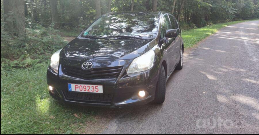 Toyota Verso 1 generation Minivan