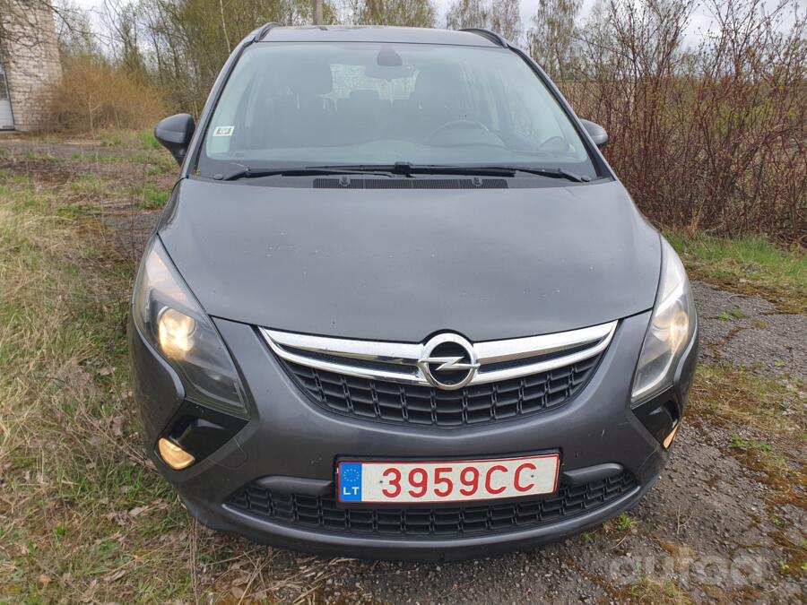 Opel Zafira C Tourer minivan