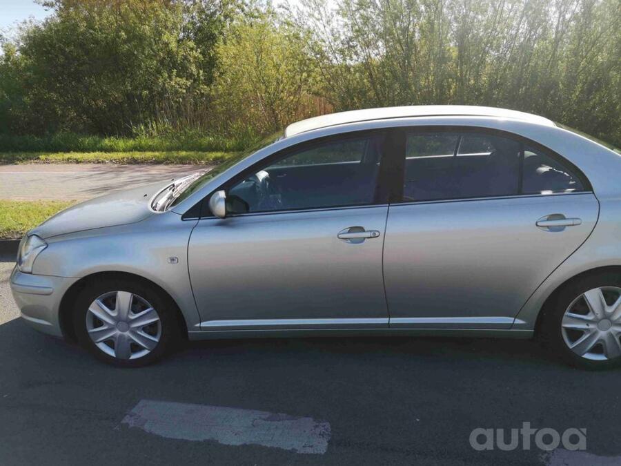 Toyota Avensis 2 generation Sedan