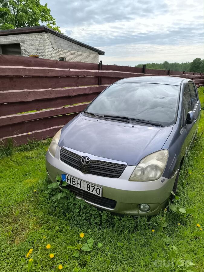 Toyota Corolla Verso 1 generation Minivan