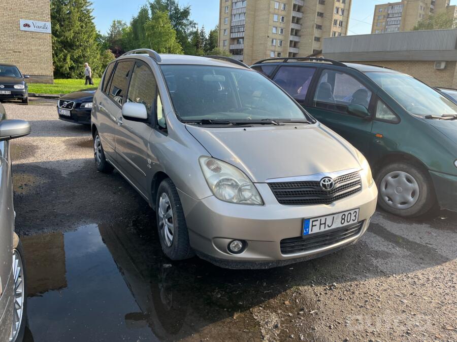 Toyota Corolla Verso 1 generation Minivan