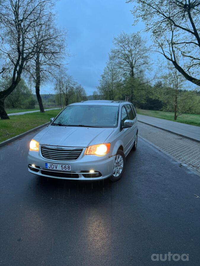 Chrysler Town & Country 5 generation [restyling]