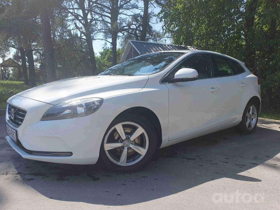 Volvo V40 2 generation Hatchback 5-doors