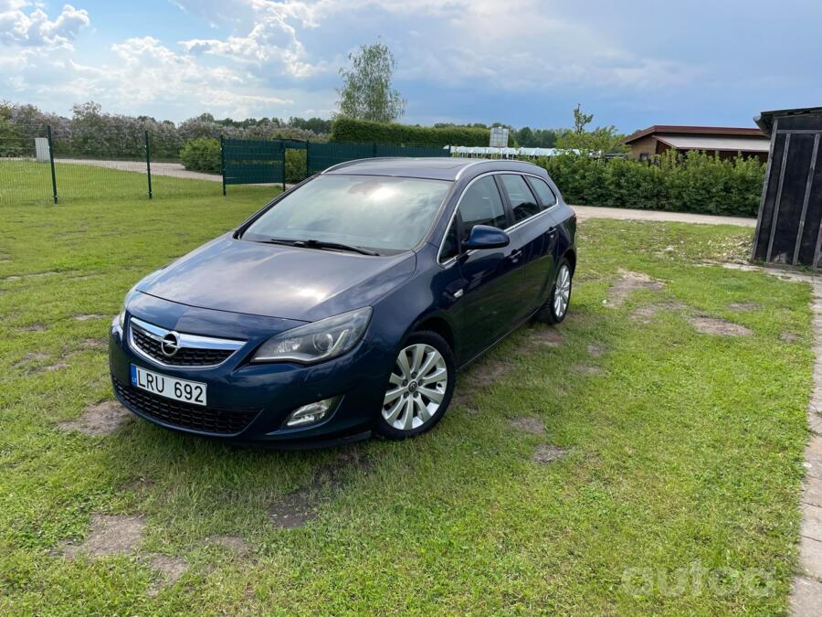 Opel Astra J Sports Tourer wagon