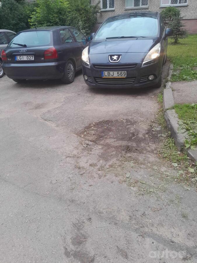 Peugeot 5008 1 generation Minivan