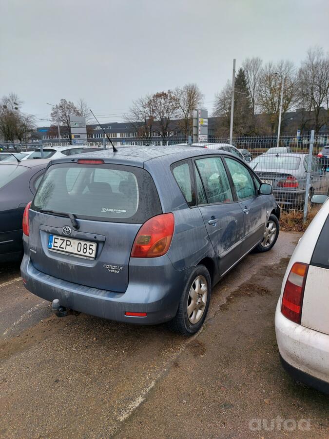 Toyota Corolla Verso 1 generation Minivan