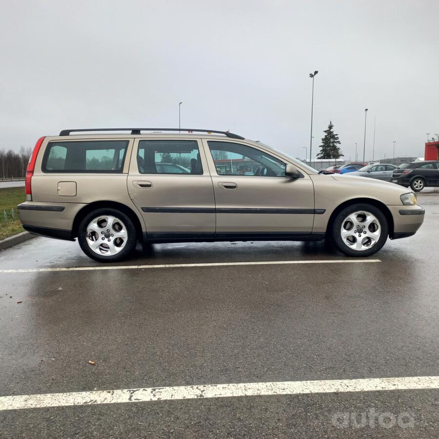 Volvo V70 2 generation wagon