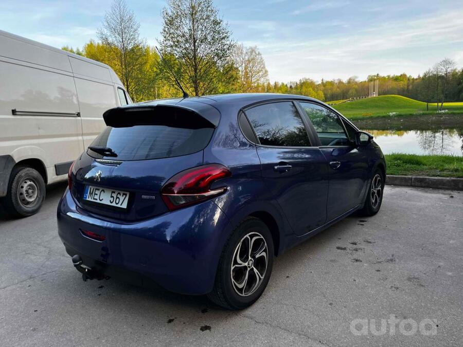 Peugeot 208 1 generation Hatchback 5-doors