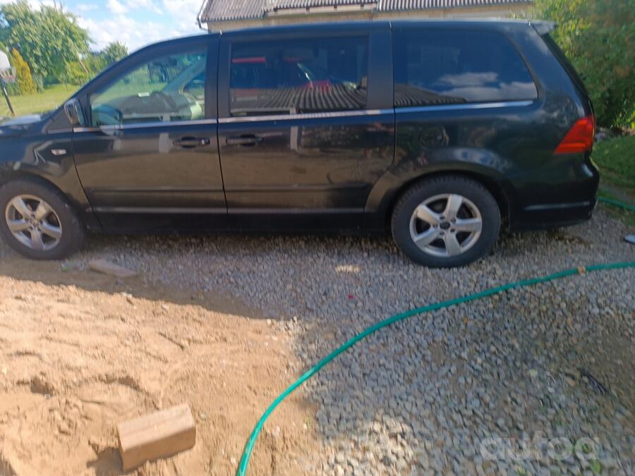 Volkswagen Routan 1 generation Minivan