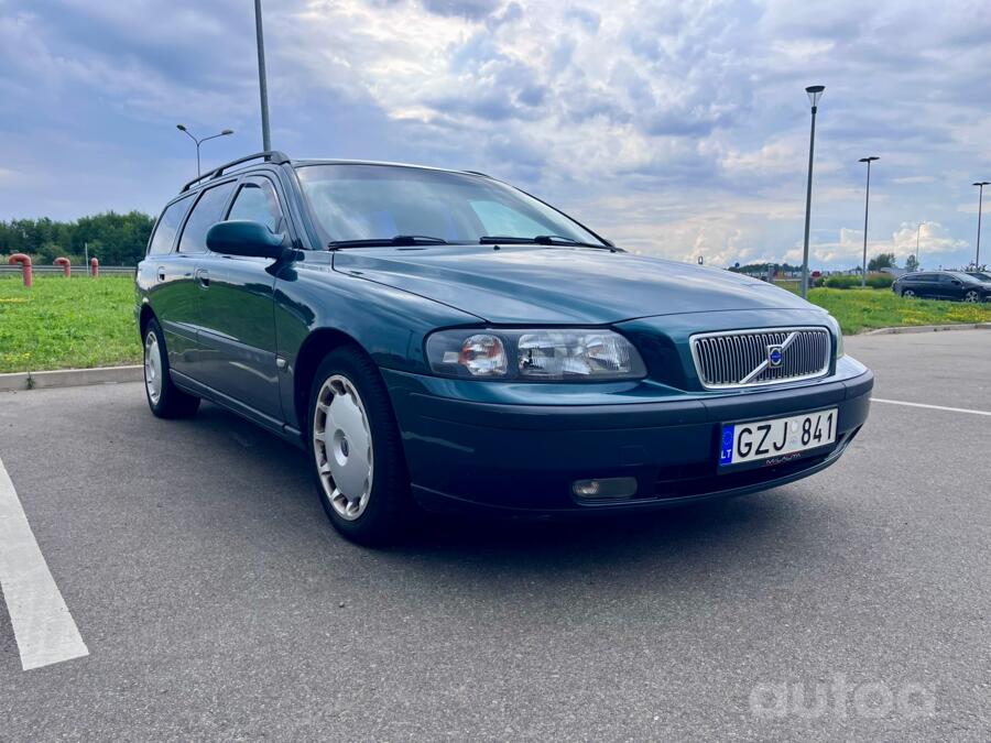 Volvo V70 2 generation wagon