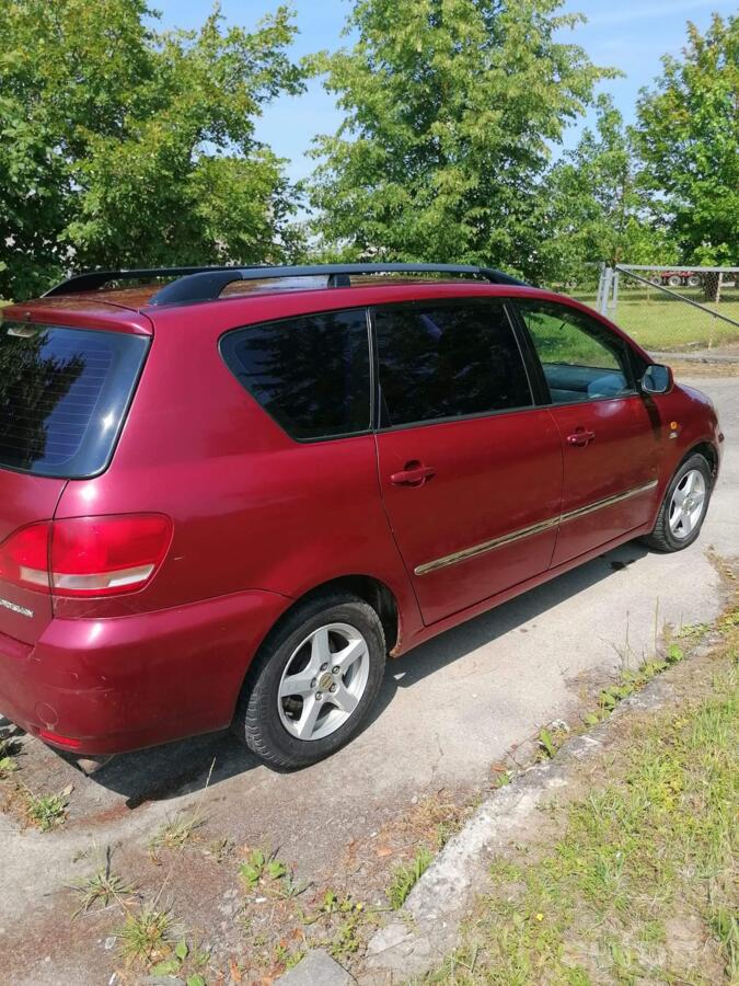 Toyota Avensis Verso 1 generation Minivan