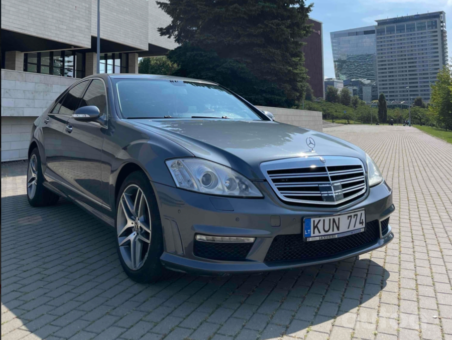 Mercedes-Benz S-Class