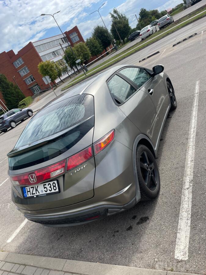 Honda Civic 8 generation Hatchback 5-doors
