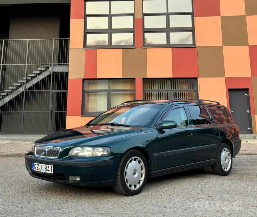 Volvo V70 2 generation R wagon 5-doors