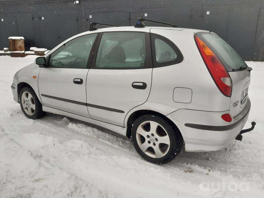 Nissan Almera Tino V10 Minivan