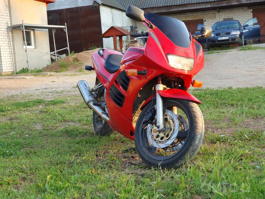 Suzuki RF