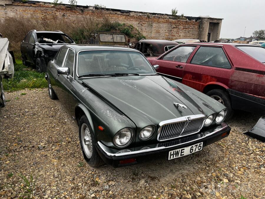 Jaguar XJ I (Series 3) Sedan
