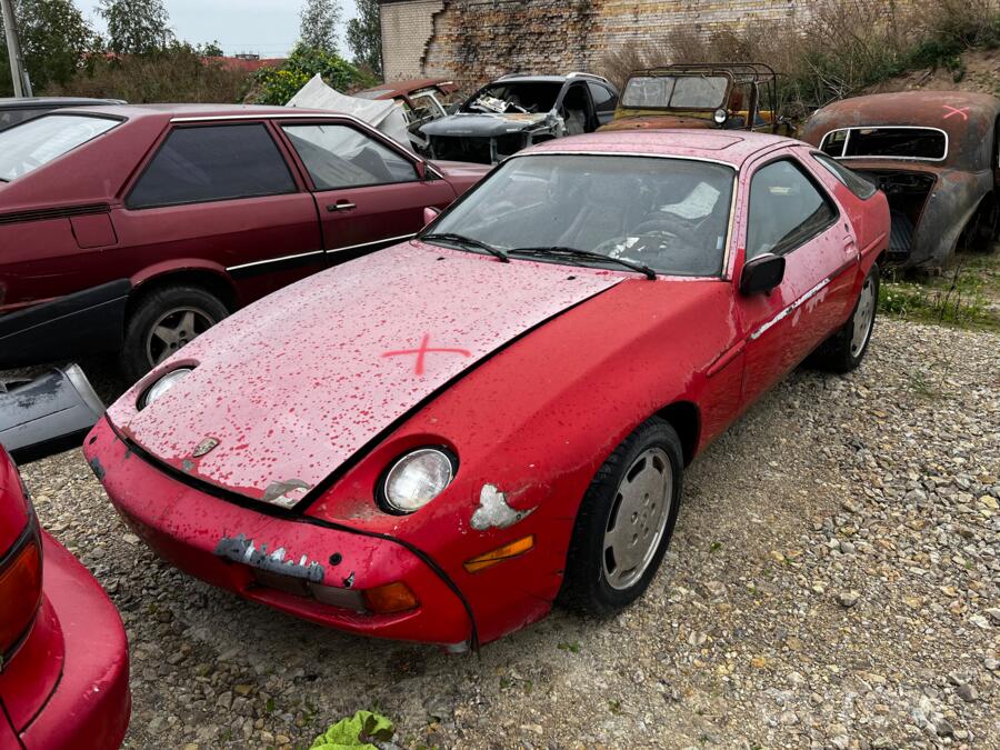 Porsche 928 GTS Coupe