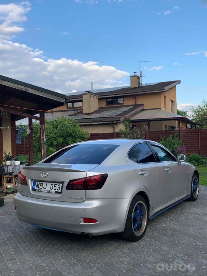 Lexus IS