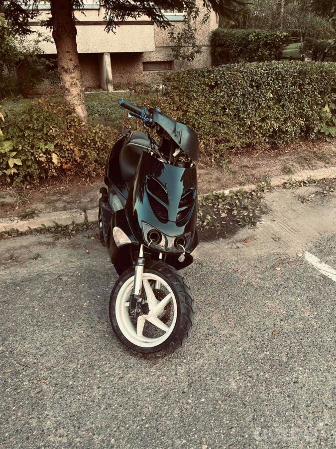 Aprilia SR