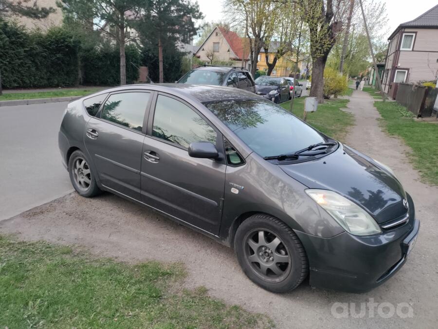 Toyota Prius XW20 [restyling]