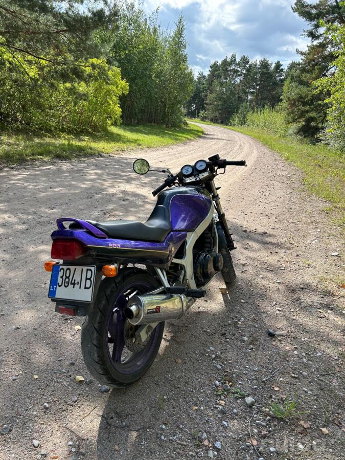 Suzuki GS