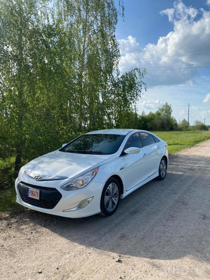 Hyundai Sonata YF Hybrid Sedan 4-doors