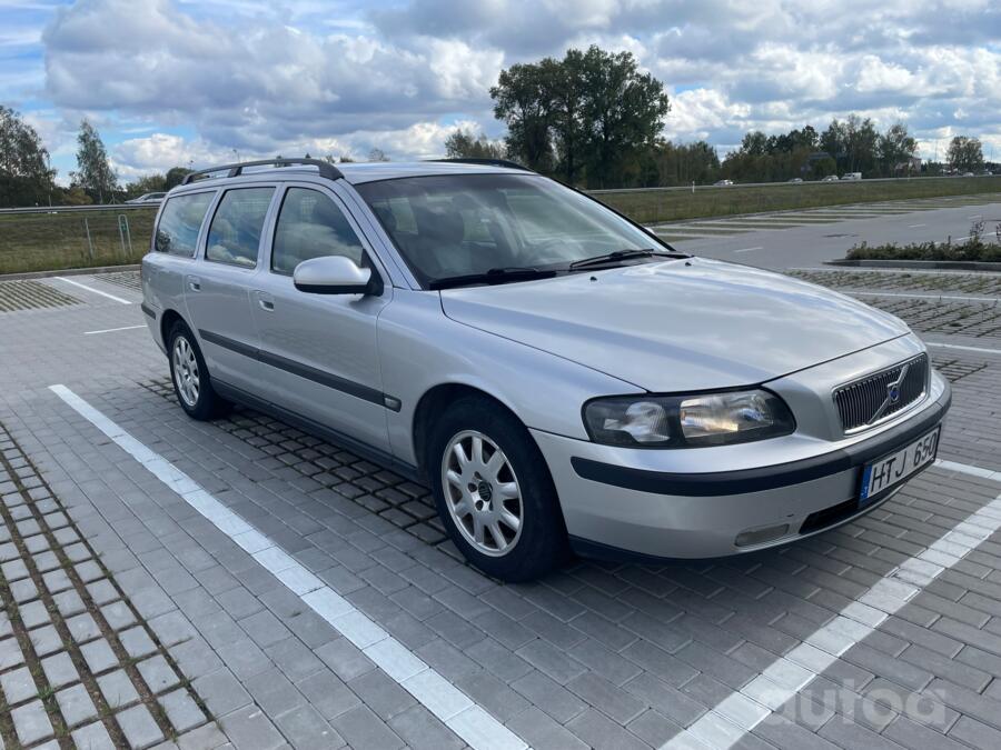 Volvo V70 2 generation wagon
