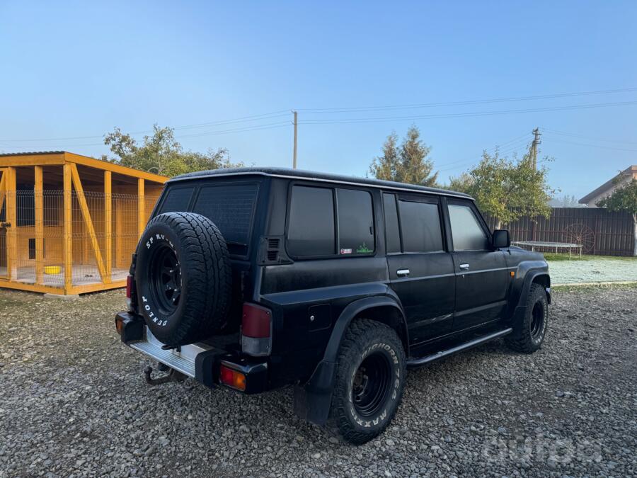 Nissan Patrol Y60 SUV 5-doors