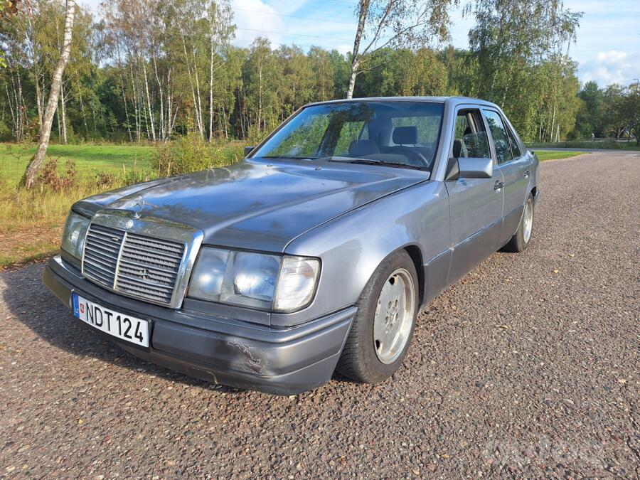 Mercedes-Benz W124 1 generation