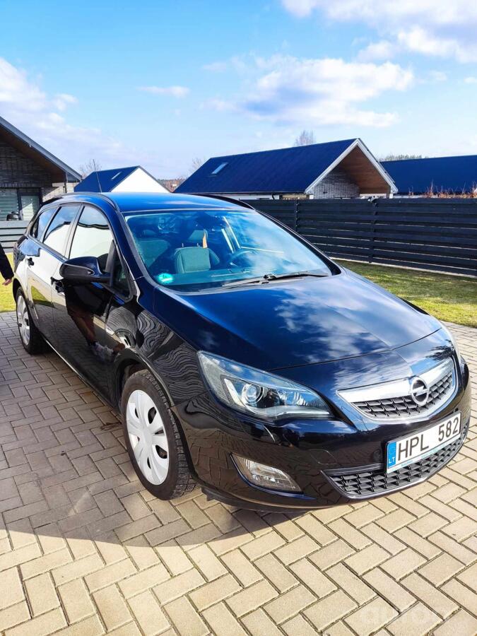 Opel Astra J Sports Tourer wagon