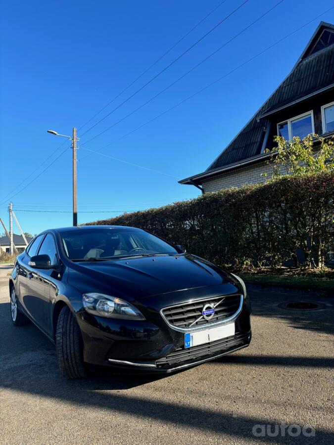 Volvo V40 2 generation Hatchback 5-doors
