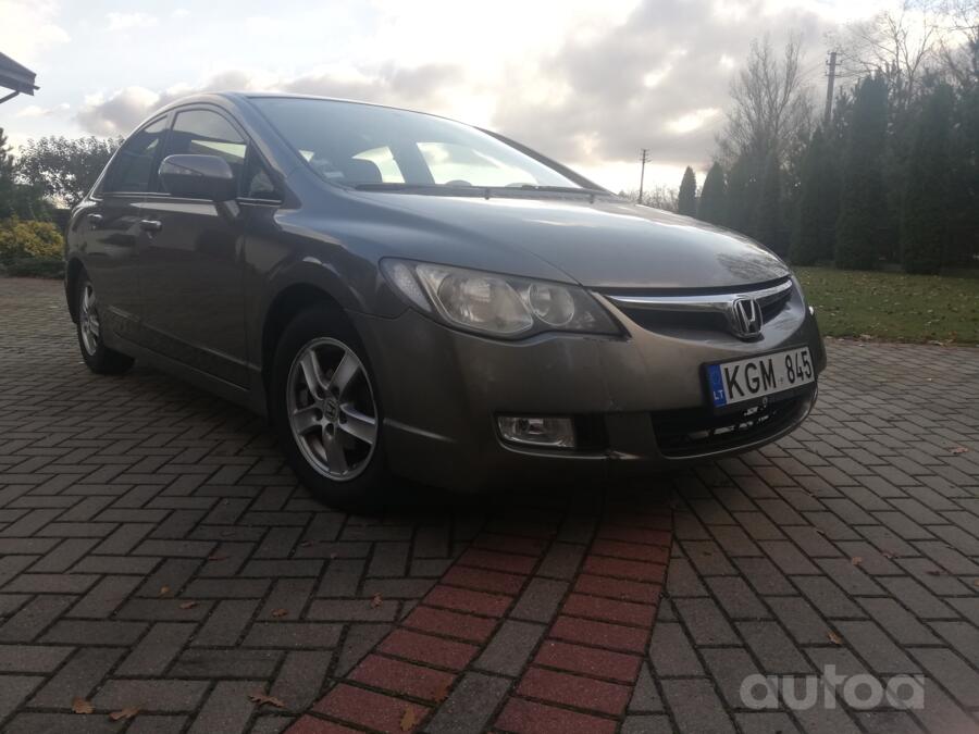 Honda Civic 8 generation Hybrid Sedan 4-doors