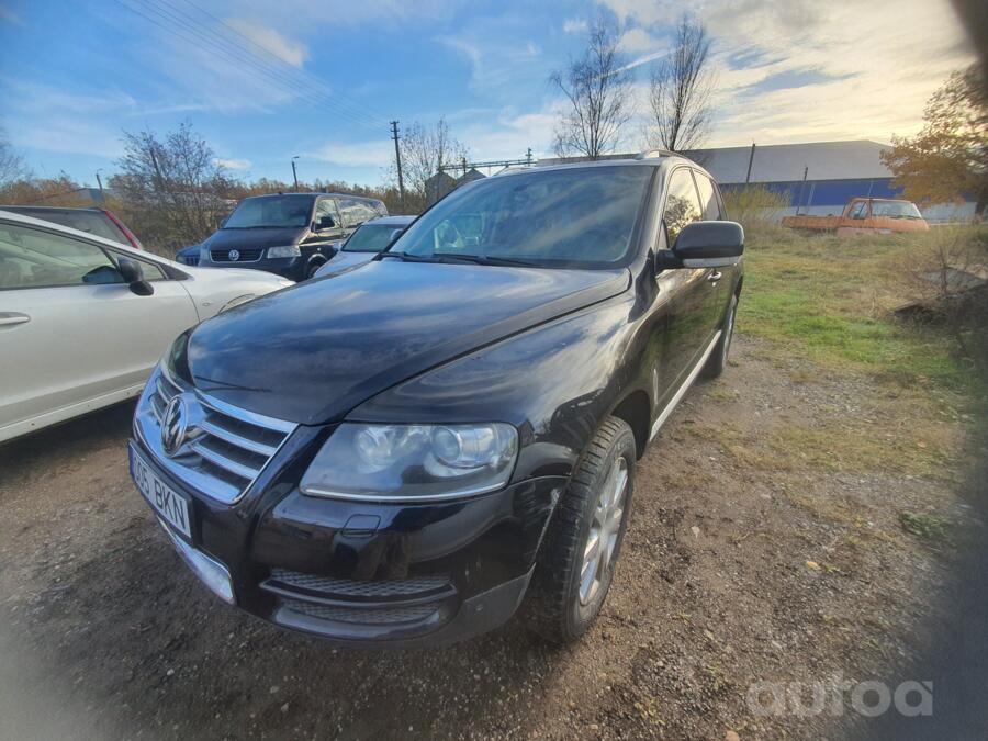 Volkswagen Touareg 1 generation Crossover