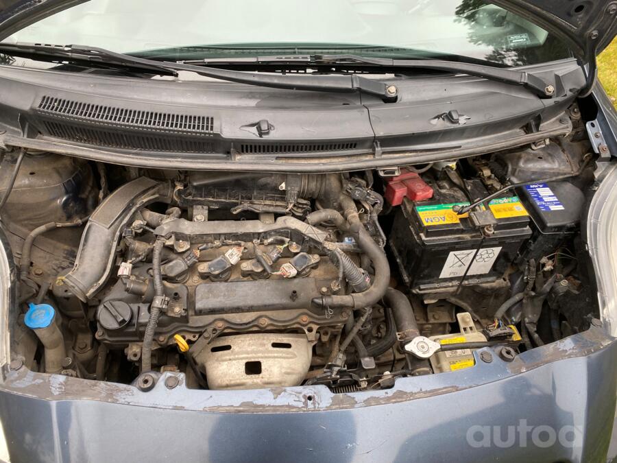 Toyota Yaris 2 generation [restyling]