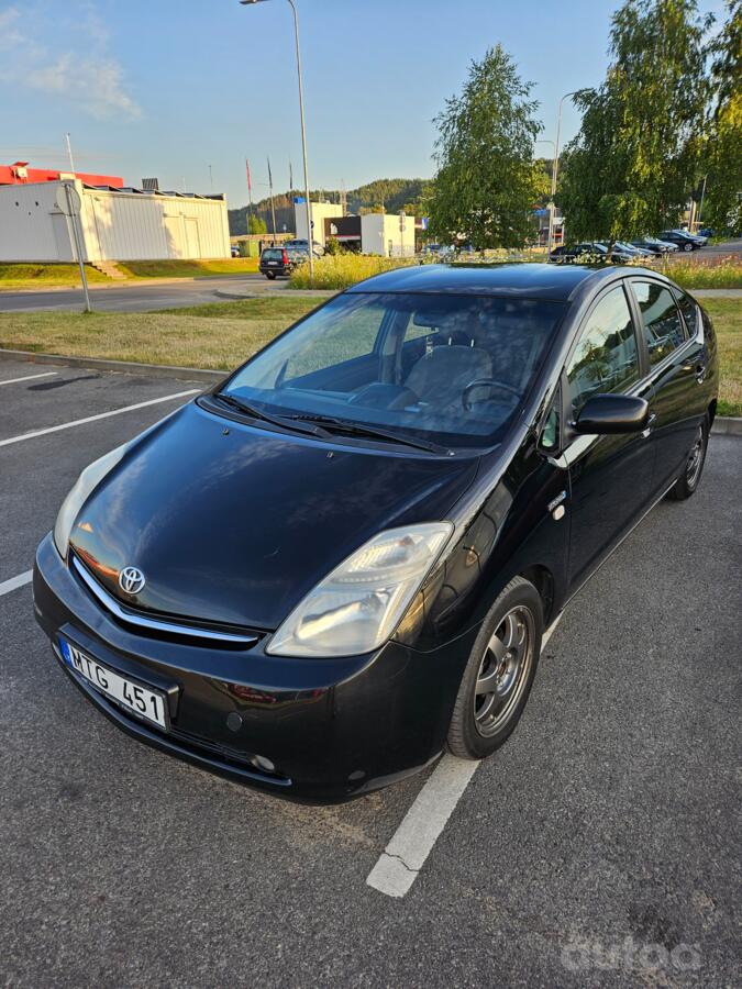 Toyota Prius 2 generation [restyling] (XW20)