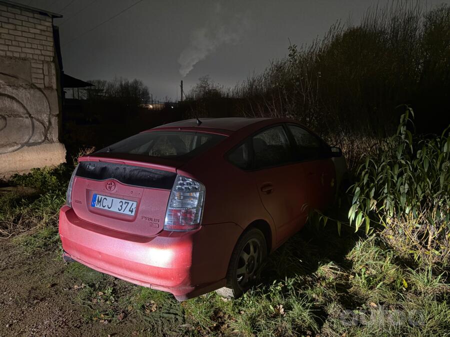 Toyota Prius 2 generation [restyling] (XW20)