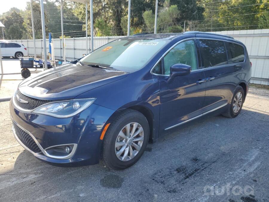 Chrysler Pacifica 2 generation Minivan