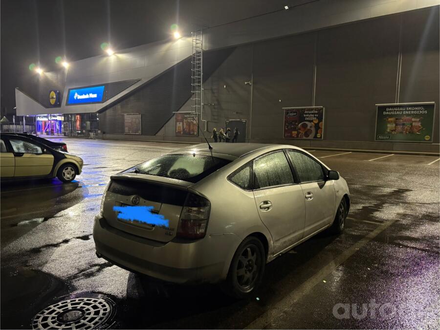 Toyota Prius 2 generation [restyling] (XW20)