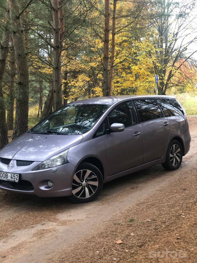 Mitsubishi Grandis 1 generation Minivan