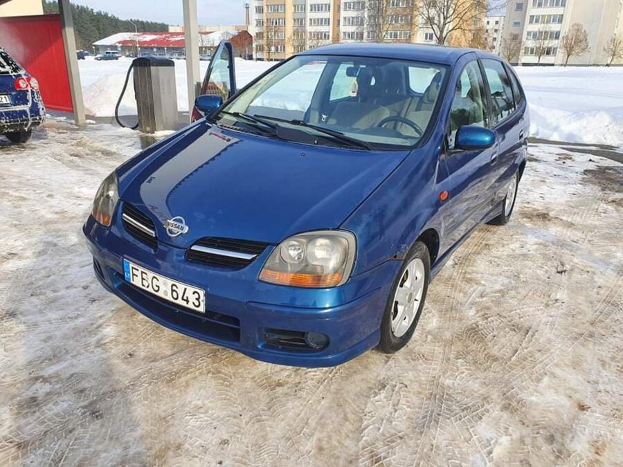 Nissan Almera Tino V10 Minivan