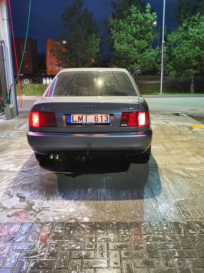 Audi A6 A4/C4 Sedan
