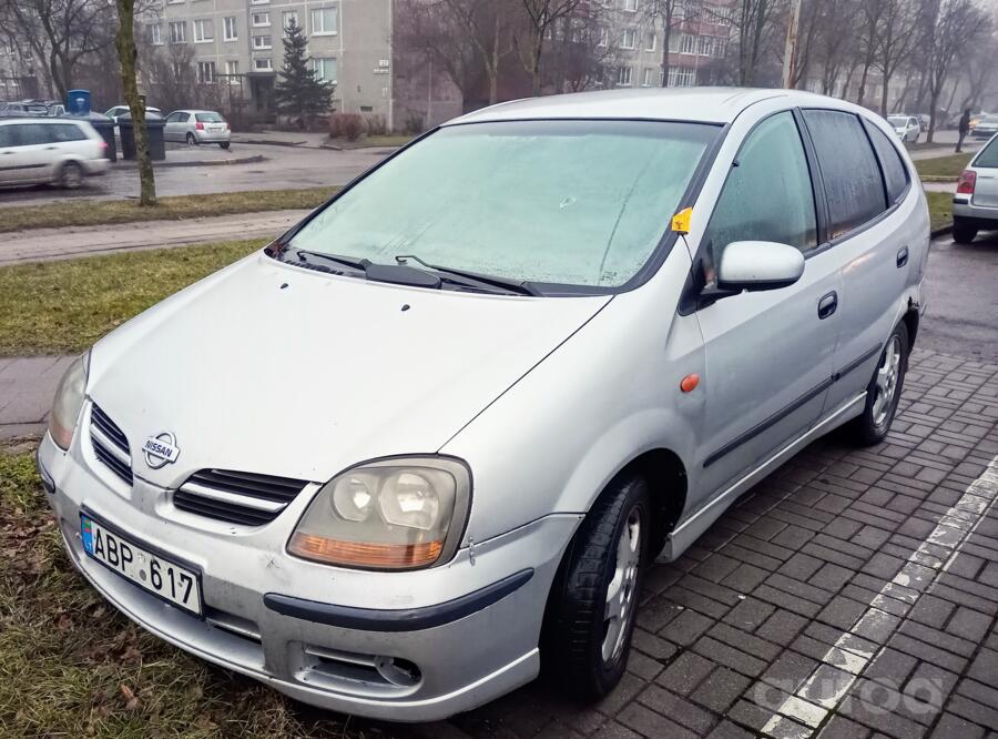 Nissan Almera Tino V10 Minivan