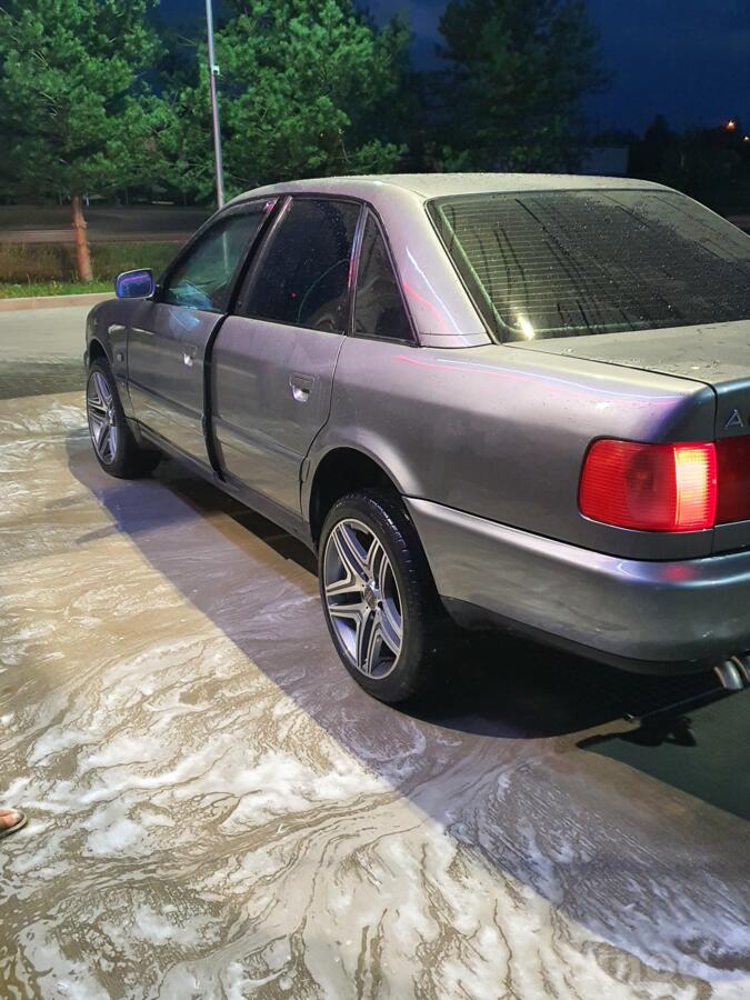 Audi A6 A4/C4 Sedan