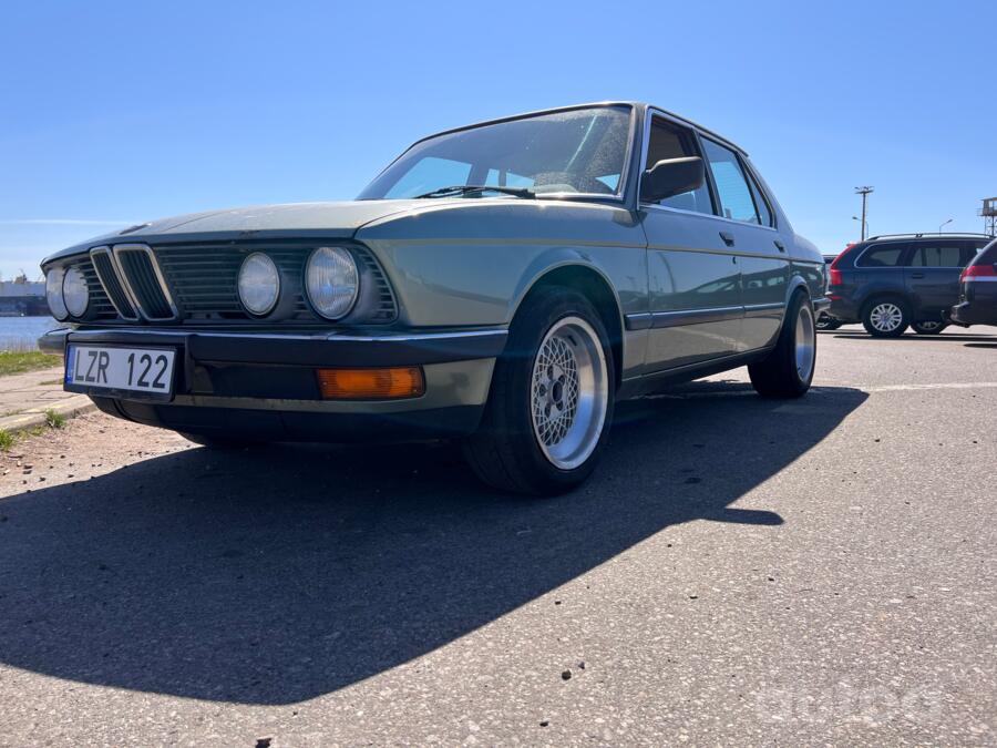BMW 5 Series E28 Sedan