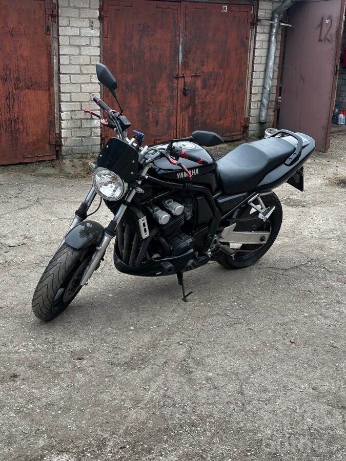 Yamaha FZS 600 Fazer