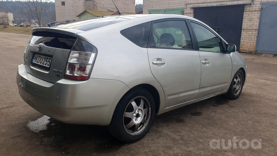 Toyota Prius XW20 [restyling]