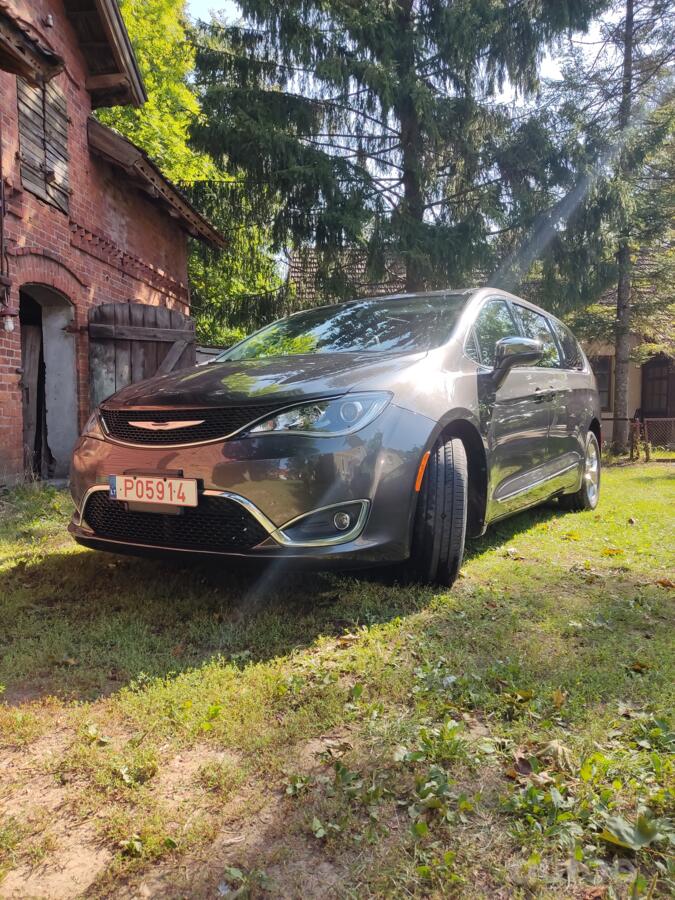 Chrysler Pacifica 2 generation Minivan